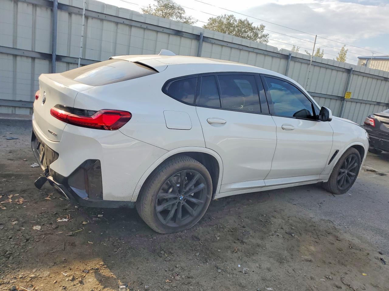 2025 BMW X4 xDrive30I - Фото 3