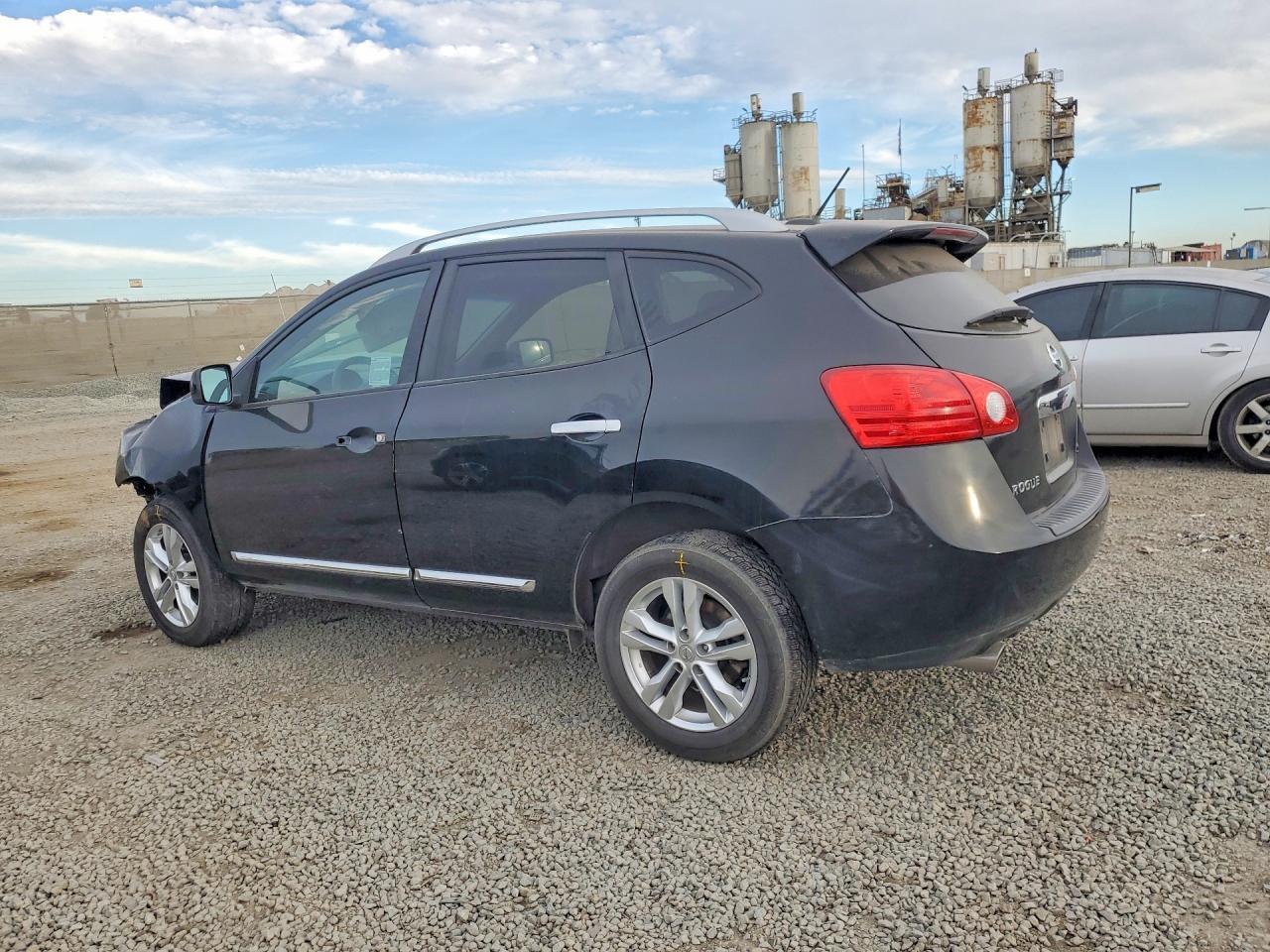 2013 Nissan Rogue S - Image 2