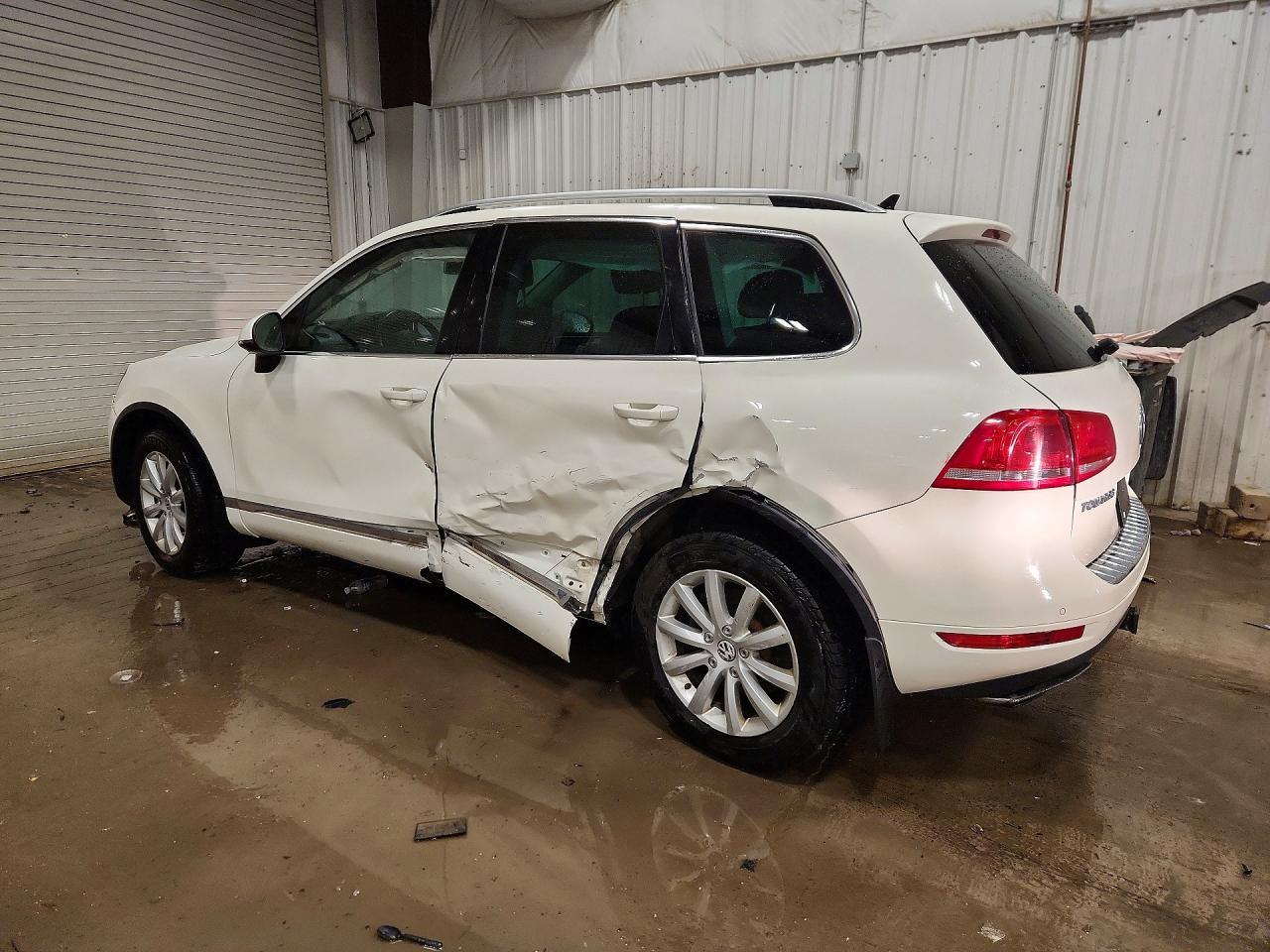 2012 Volkswagen Touareg V6 - Image 2