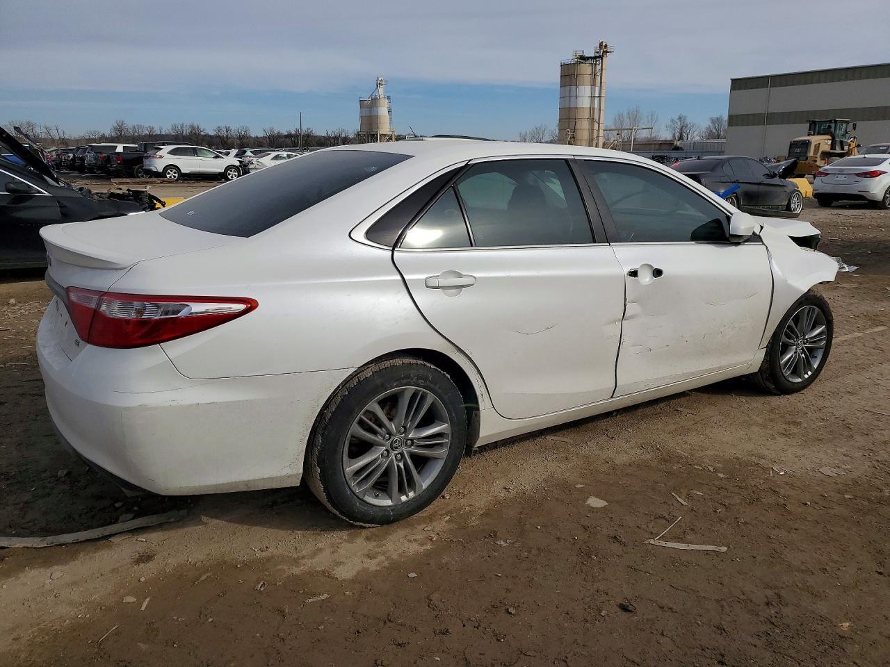 2015 Toyota Camry Le - Image 3