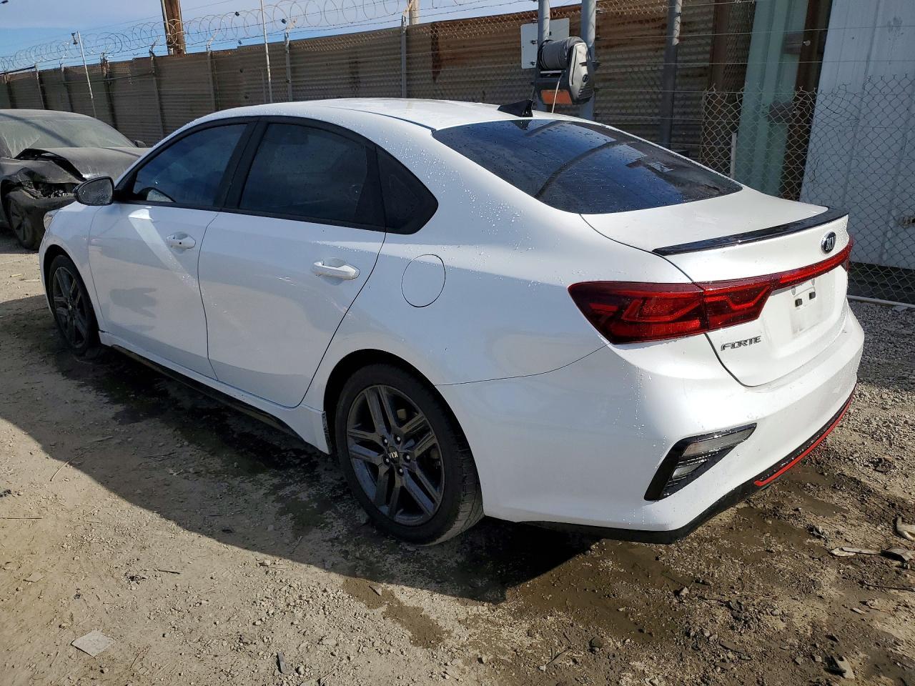2021 Kia Forte Gt Line - Фото 2