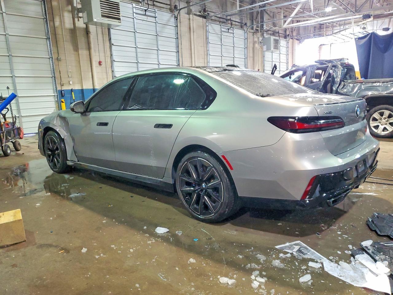2023 BMW 760 Xi - Фото 2