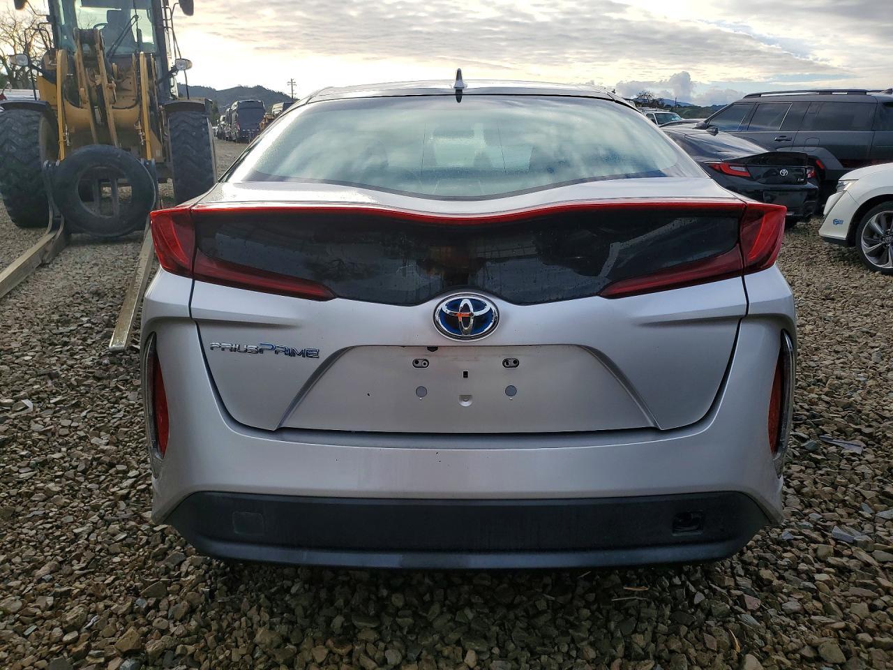 2018 Toyota Prius Prime Plus - Image 6
