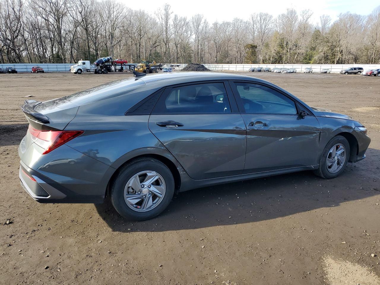 2024 Hyundai Elantra Se - Фото 3