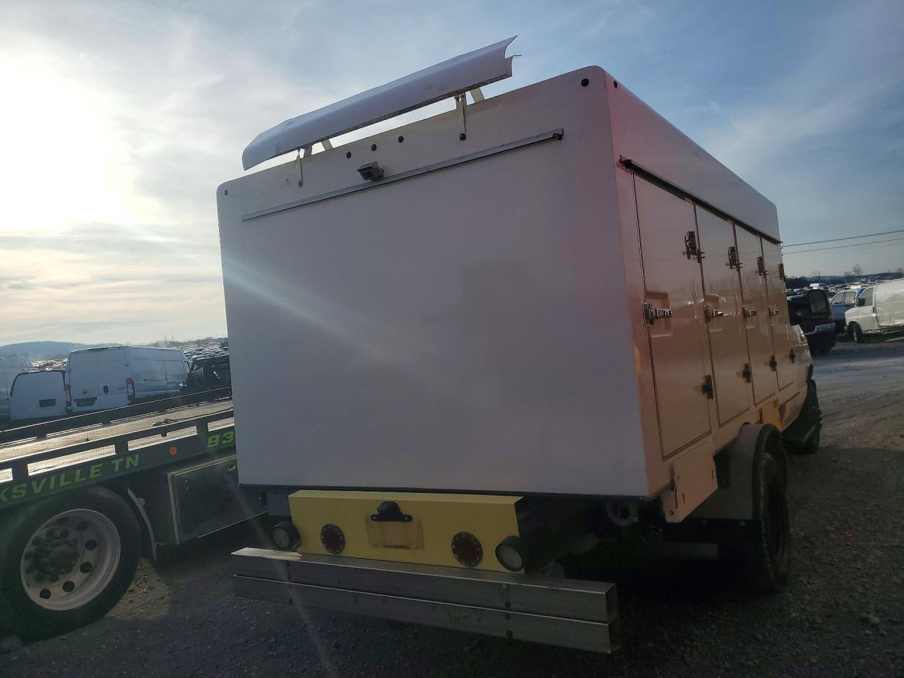 2018 Ford E450 Refrigerated Delivery Van - Фото 3