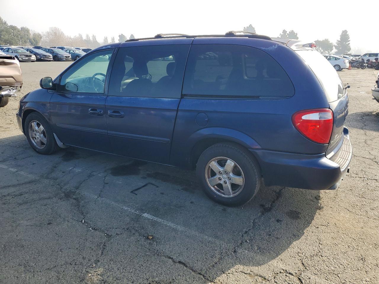 2006 Dodge Grand Caravan Sxt - Image 2