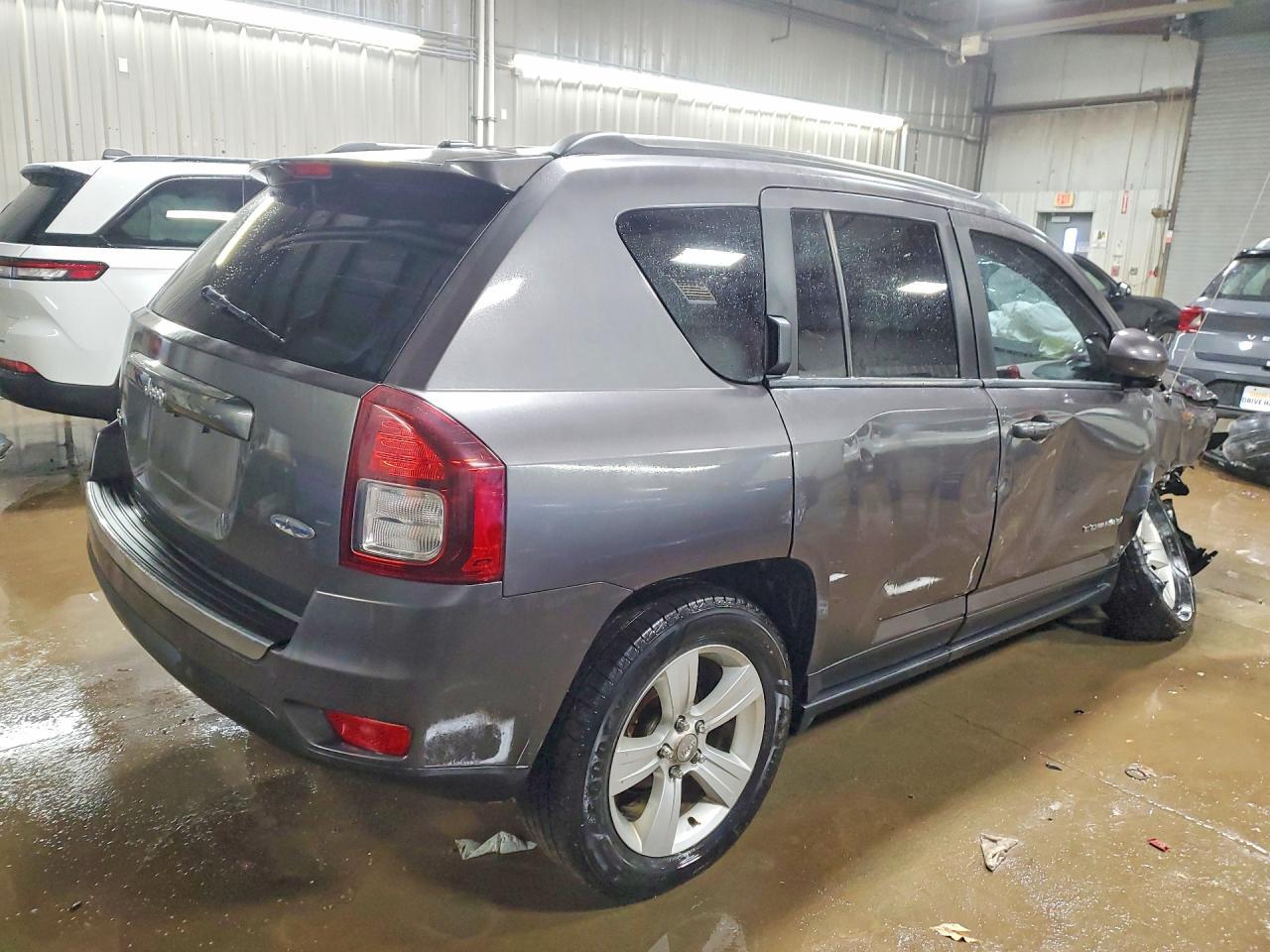 2015 Jeep Compass Latitude - Фото 3