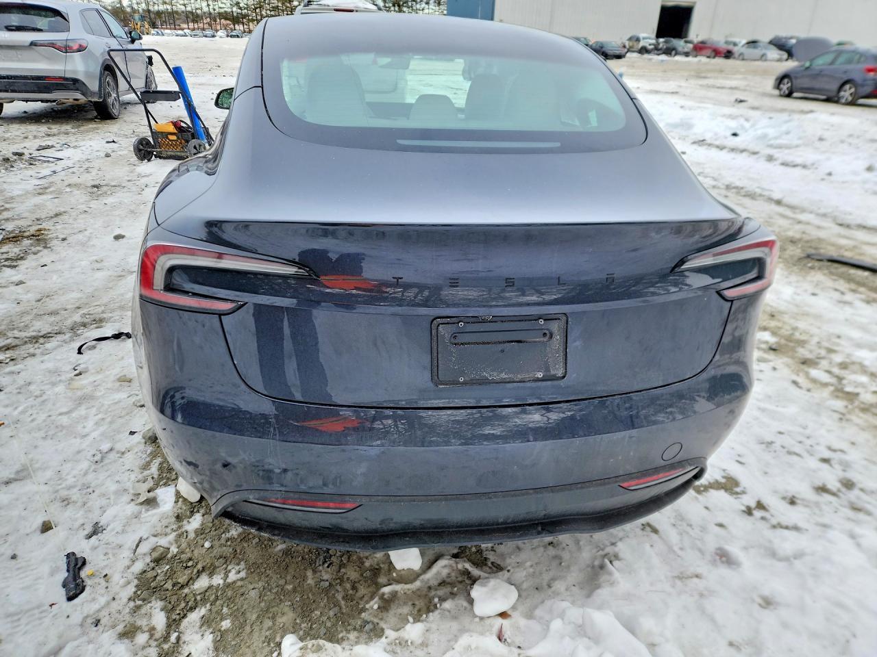 2026 Tesla Model 3 - Фото 6