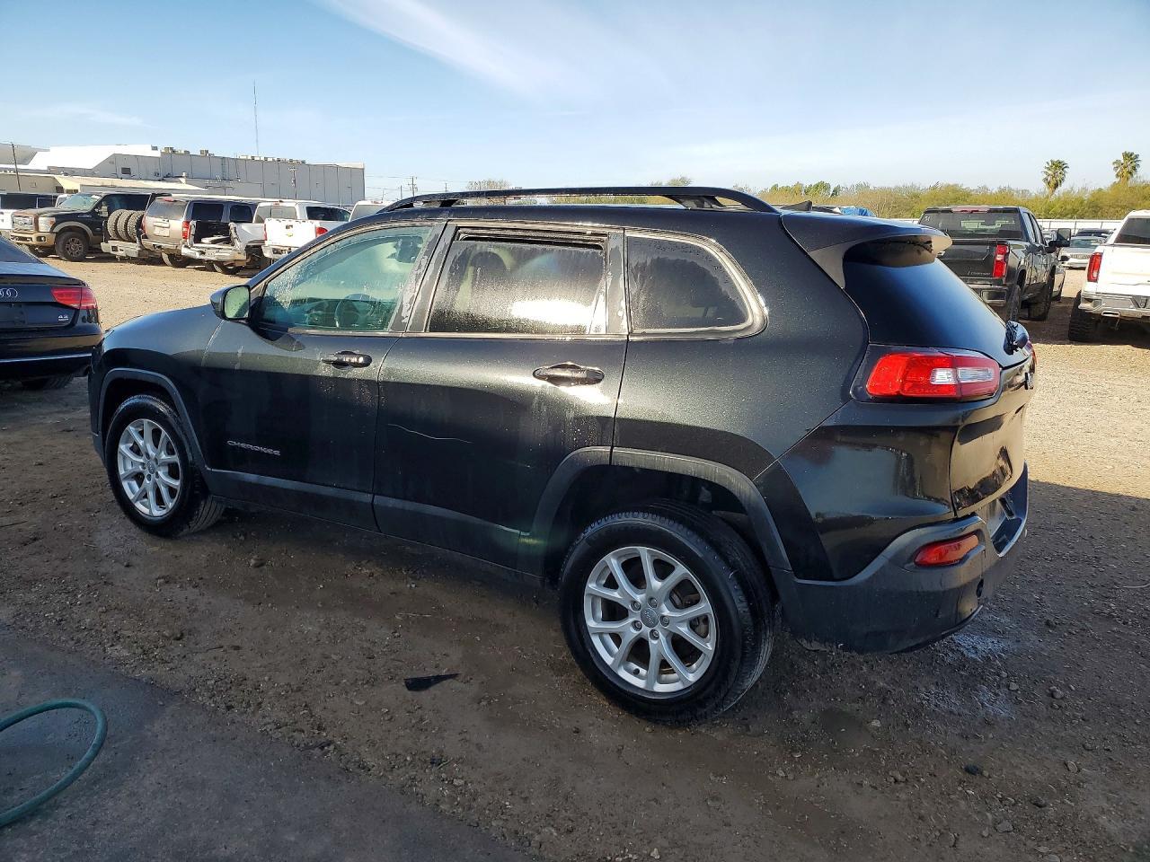 2016 Jeep Cherokee Sport - Фото 2