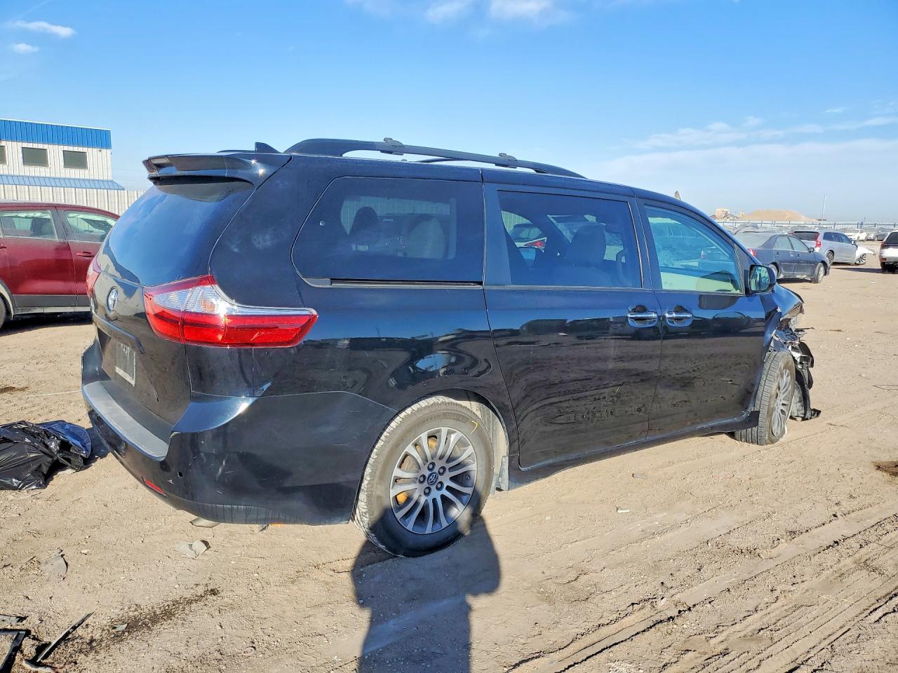 2018 Toyota Sienna Xle Premium 8-Passenger - Фото 3