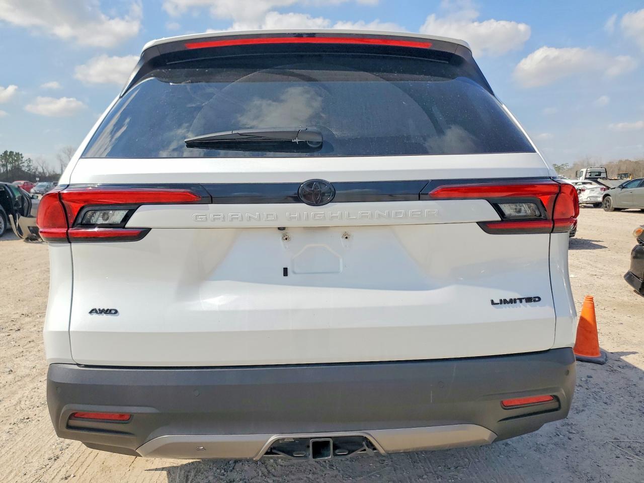 2024 Toyota Grand Highlander Xle - Image 6