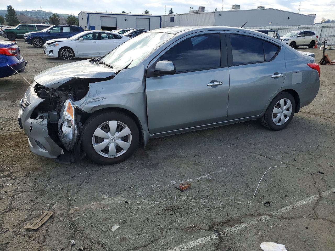 2013 Nissan Versa S