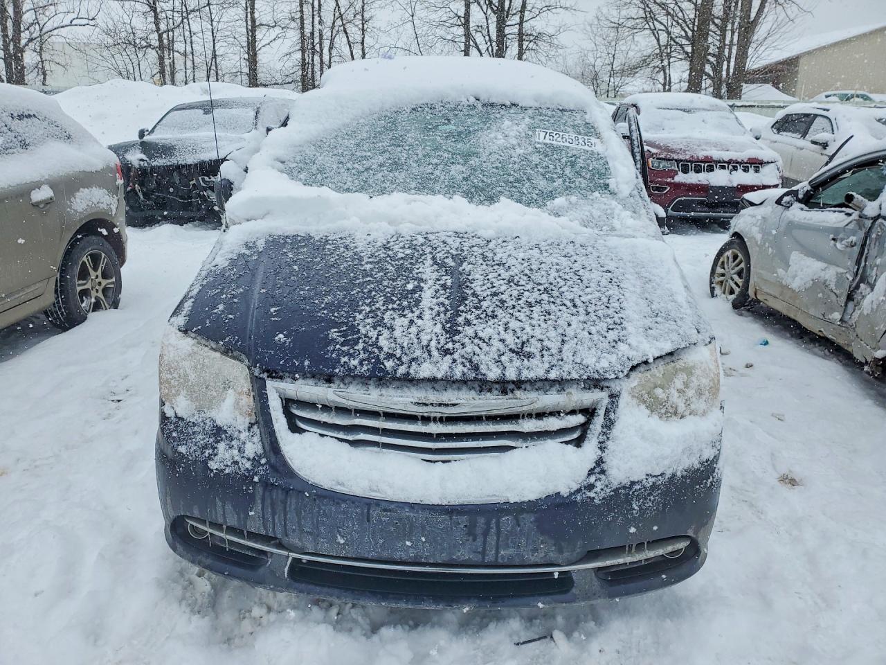 2012 Chrysler Town & Country Touring - Image 5