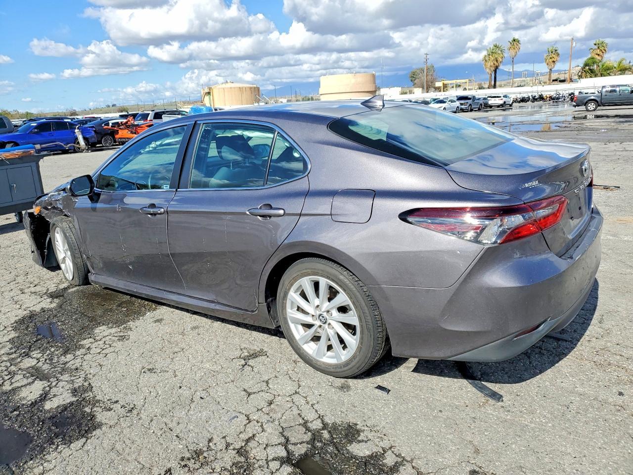 2023 Toyota Camry Le - Фото 2