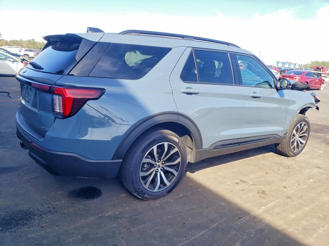 2025 Ford Explorer St-Line - Фото 3