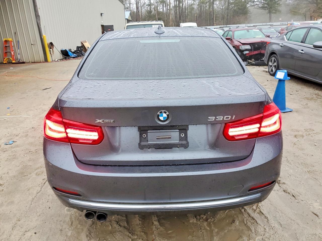 2017 BMW 330 Xi - Фото 6