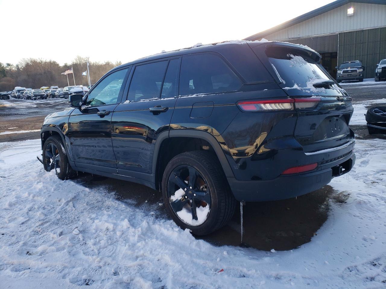 2024 Jeep Grand Cherokee Laredo - Image 2