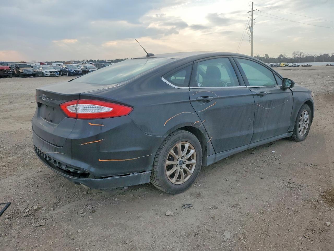 2015 Ford Fusion S - Фото 3