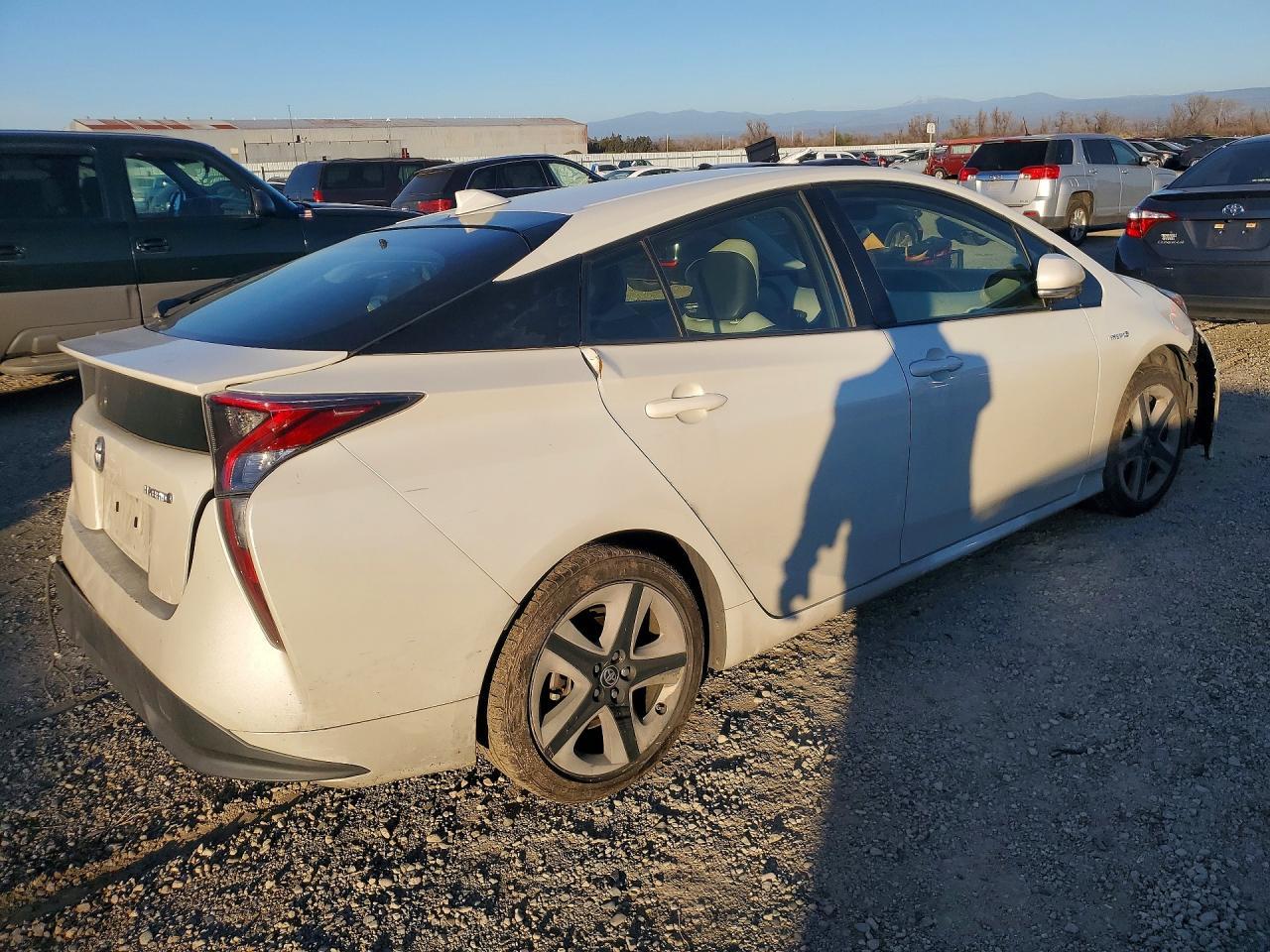 2016 Toyota Prius - Фото 3