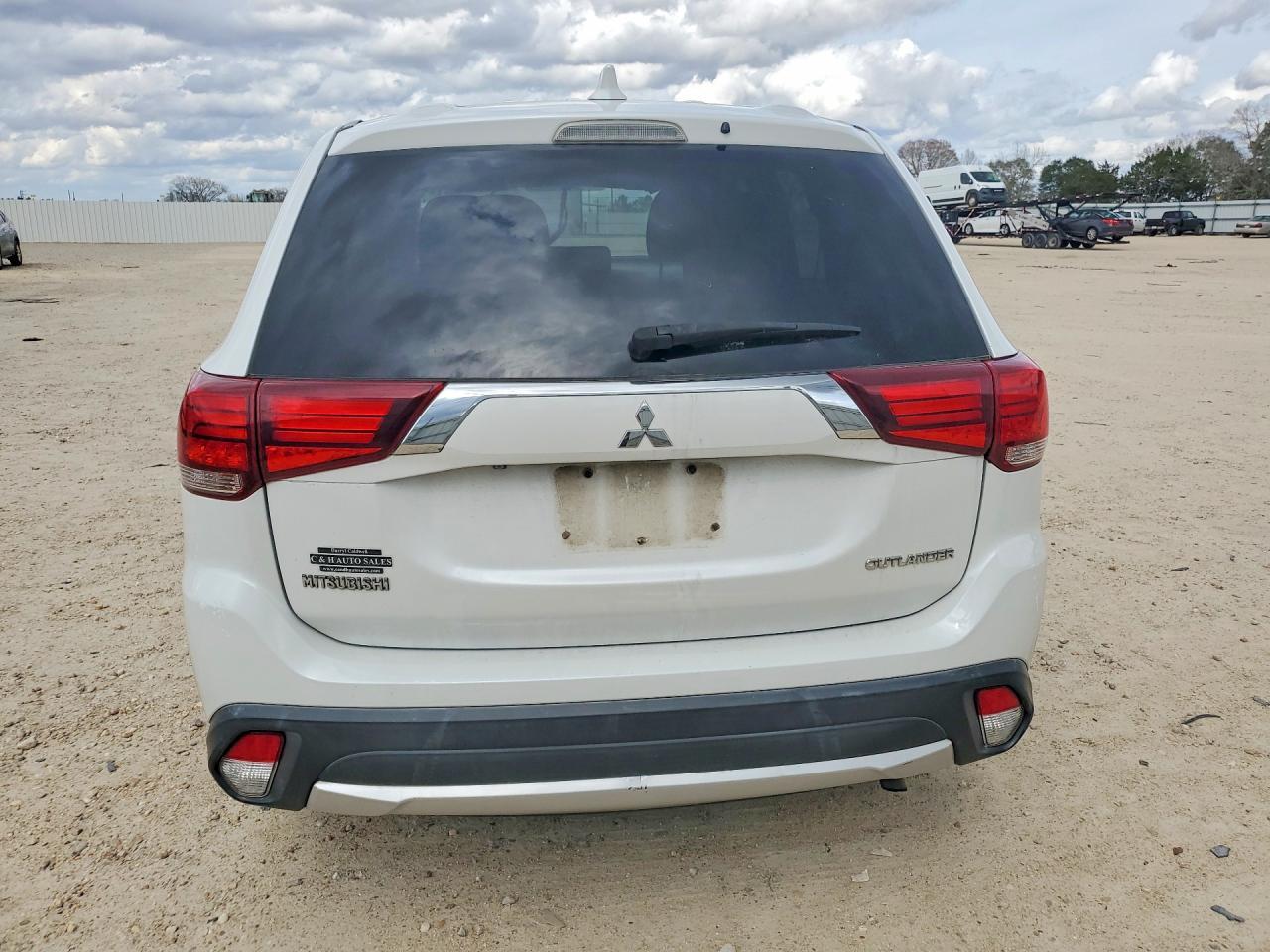2017 Mitsubishi Outlander - Фото 6