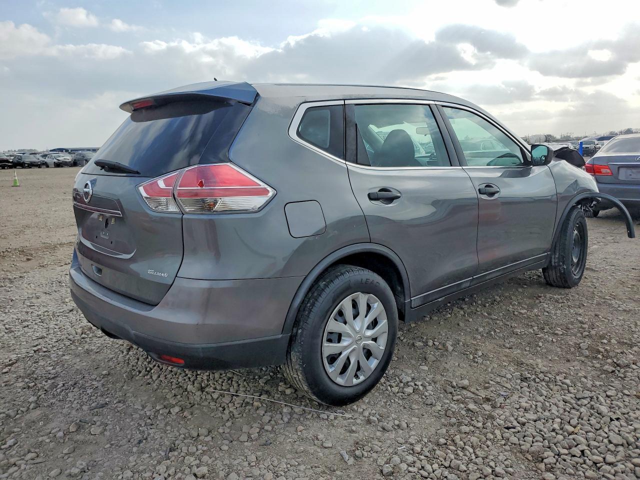 2016 Nissan Rogue S - Image 3