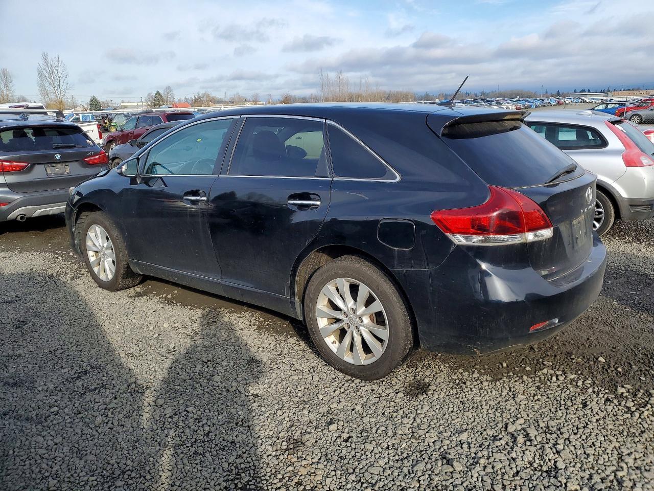 2014 Toyota Venza Le - Image 2