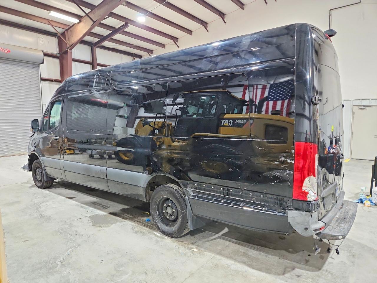 2022 Mercedes Benz Sprinter Delivery Van - Фото 2