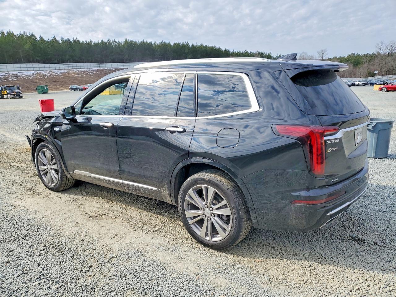 2023 Cadillac Xt6 Premium Luxury - Image 2