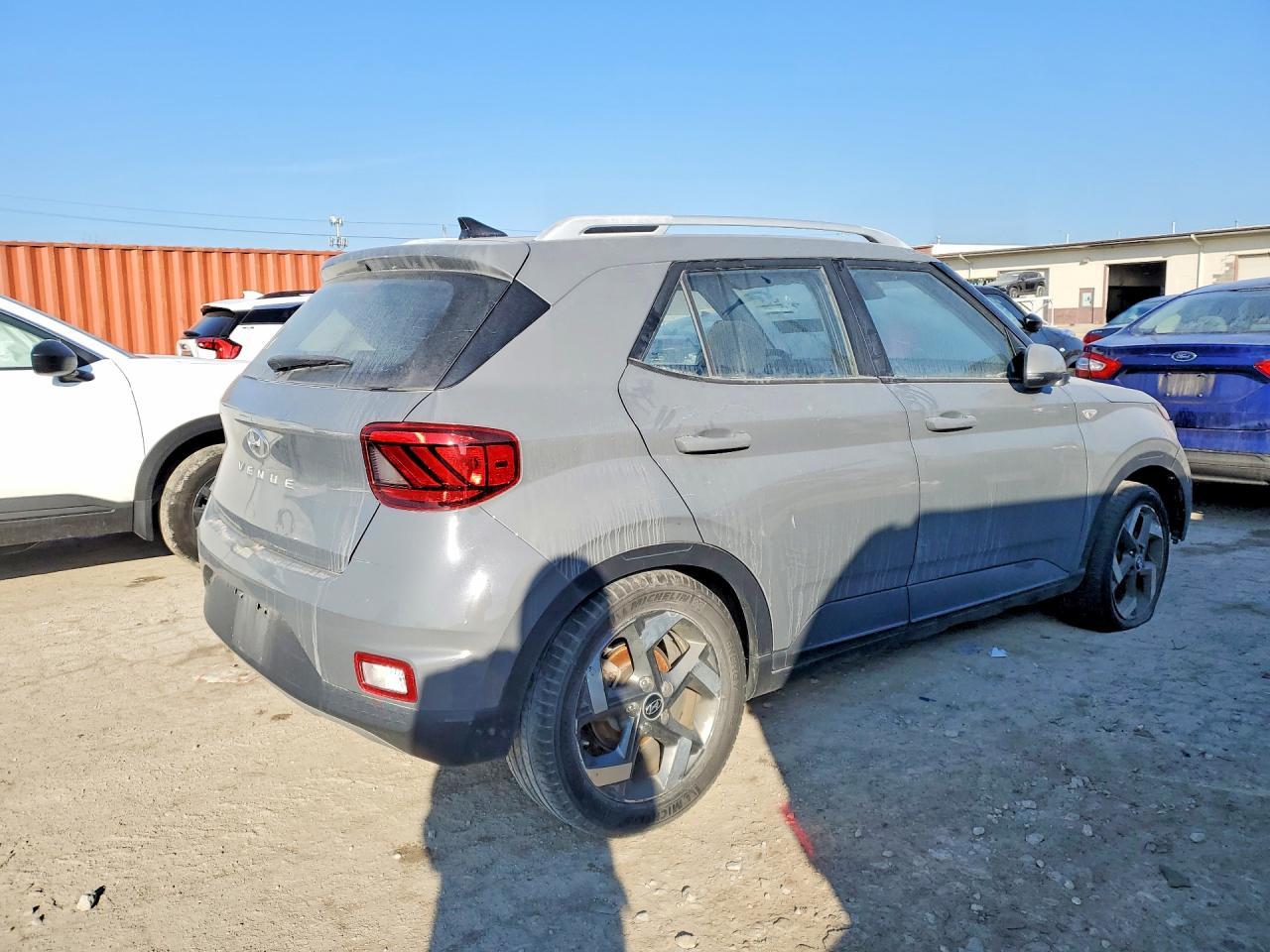 2021 Hyundai Venue Sel - Image 3