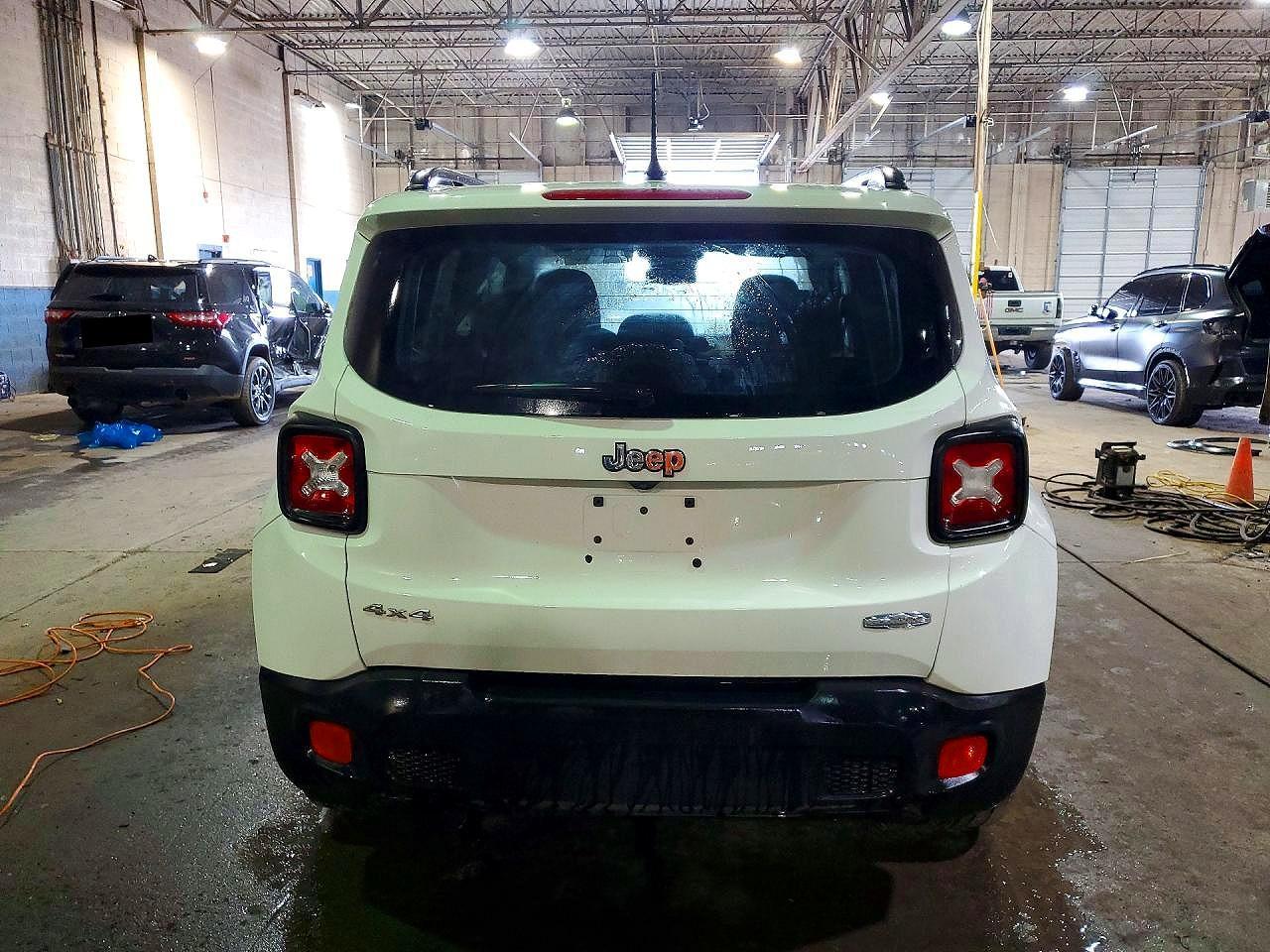 2017 Jeep Renegade Latitude - Image 6