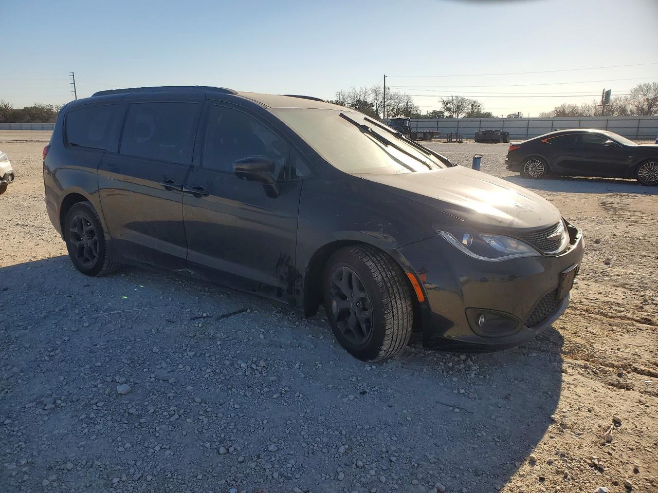 2020 Chrysler Pacifica Touring L Plus - Фото 4