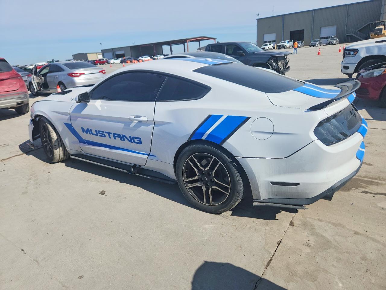 2019 Ford Mustang - Фото 2