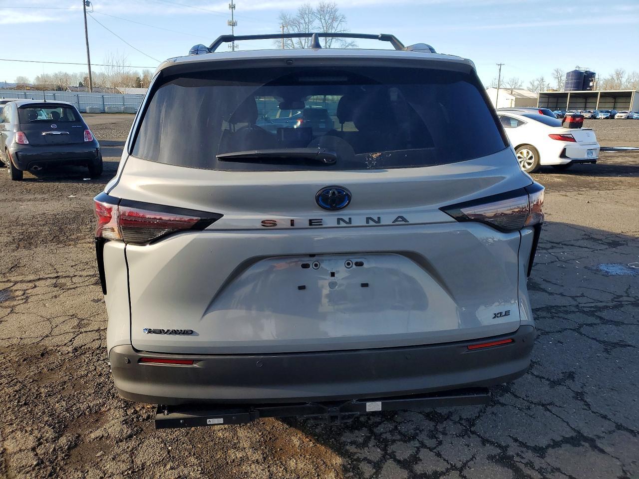 2025 Toyota Sienna Woodland Edition - Фото 6