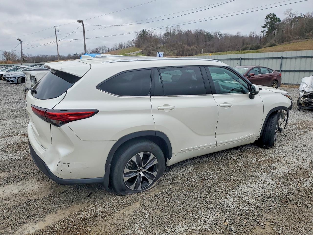 2021 Toyota Highlander Xle - Фото 3