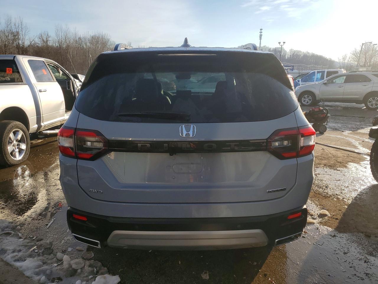 2025 Honda Pilot Touring - Image 6