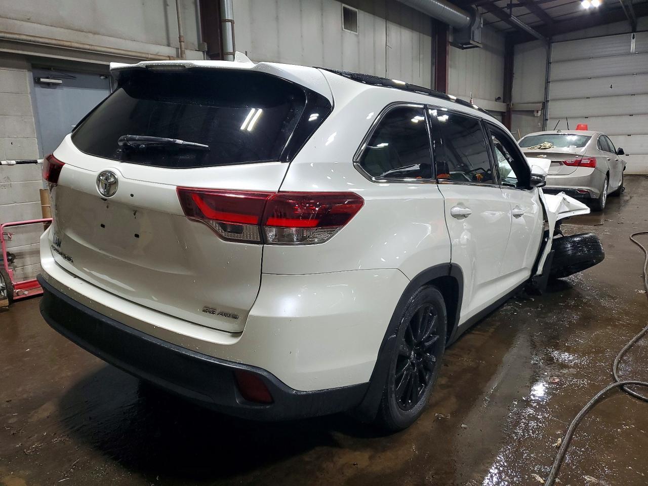 2019 Toyota Highlander Se - Image 3