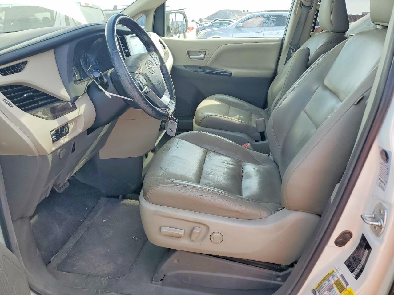 2015 Toyota Sienna Xle 8-Passenger - Image 7