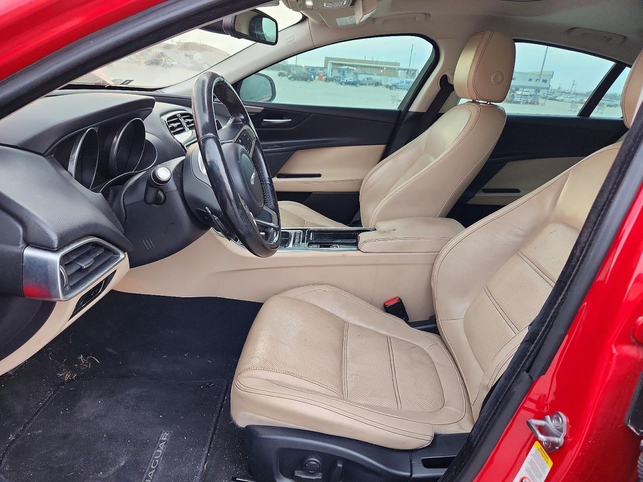 2018 Jaguar Xe Prestige 2Wd 25T 4C 4D Sedan - Фото 7
