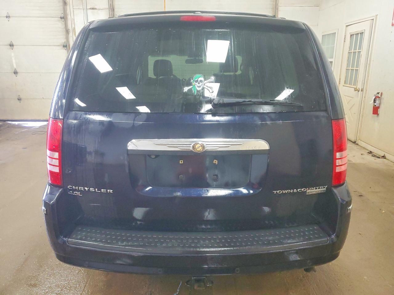 2010 Chrysler Town & Country Limited - Фото 6
