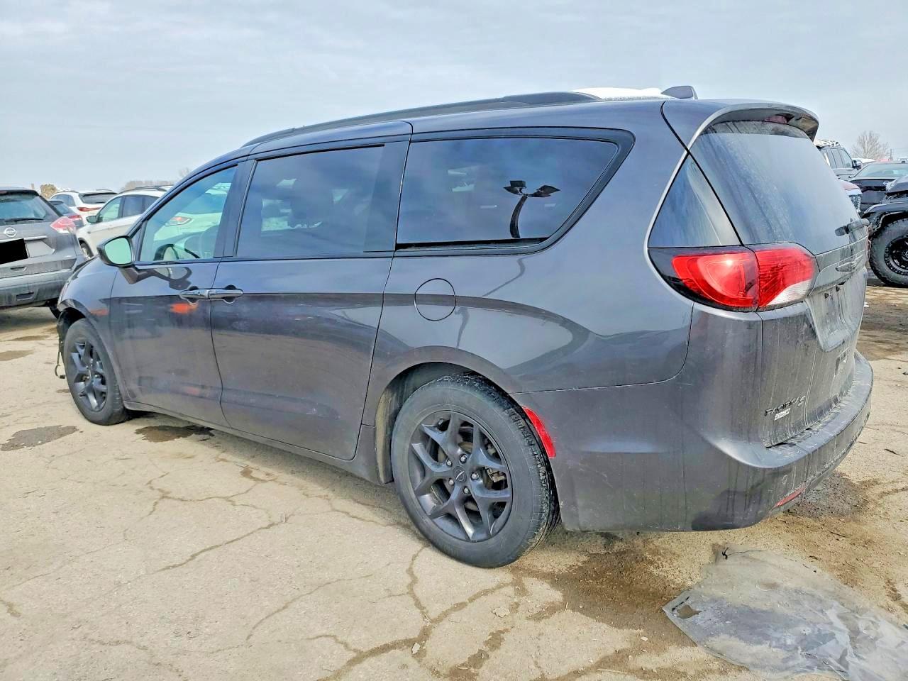 2018 Chrysler Pacifica Touring L Plus - Фото 2
