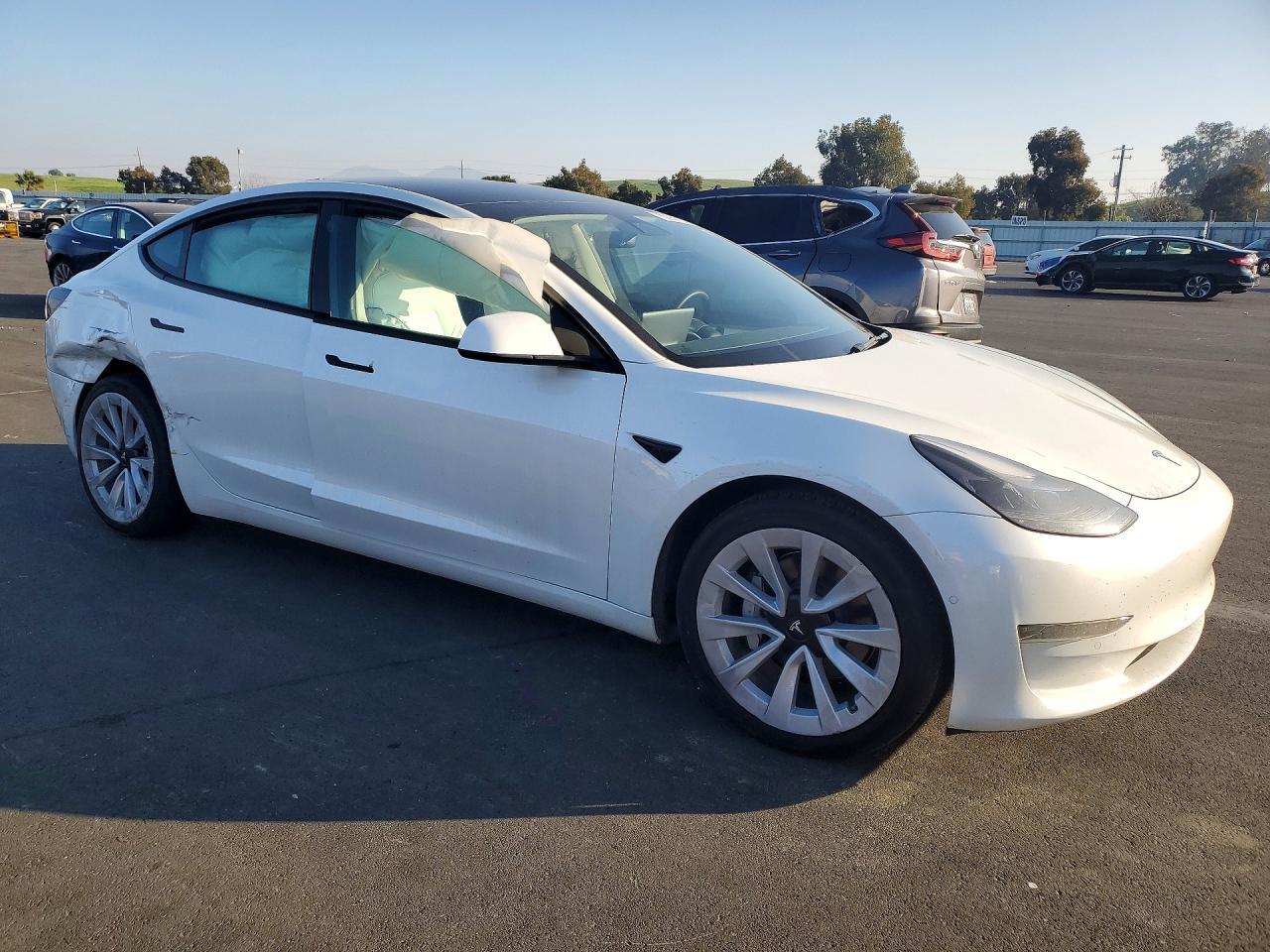 2022 Tesla Model 3 - Image 4
