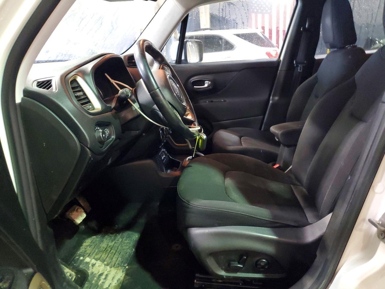 2017 Jeep Renegade Latitude - Image 7