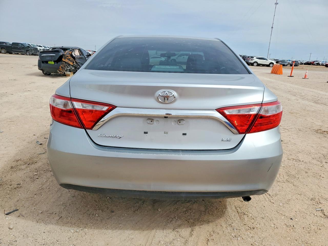 2016 Toyota Camry Le - Фото 6