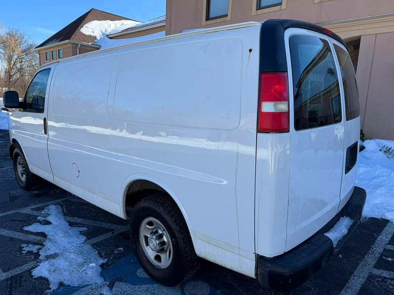 2015 Chevrolet Express G2500 - Фото 2