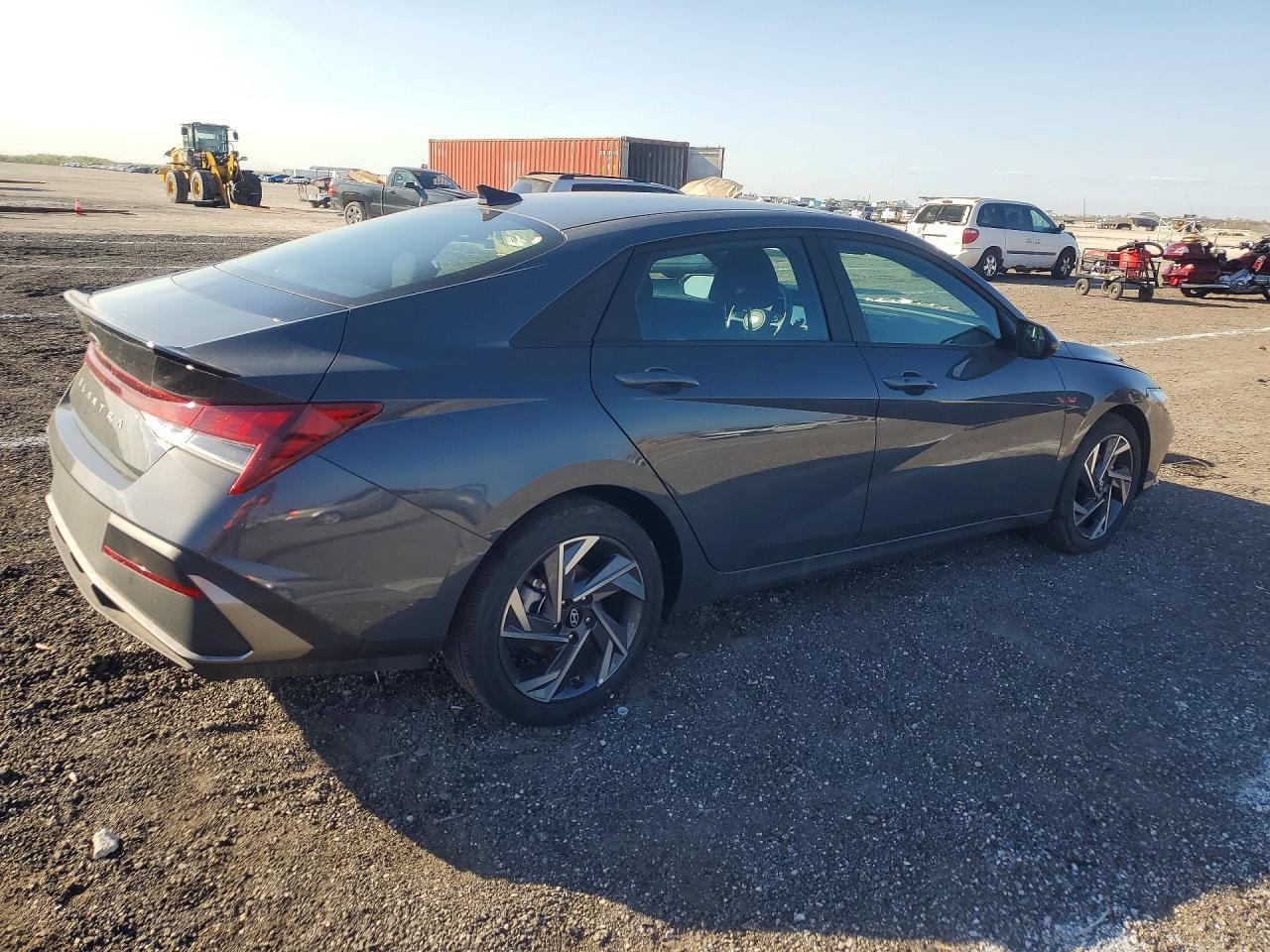 2025 Hyundai Elantra Sel Sport - Фото 3