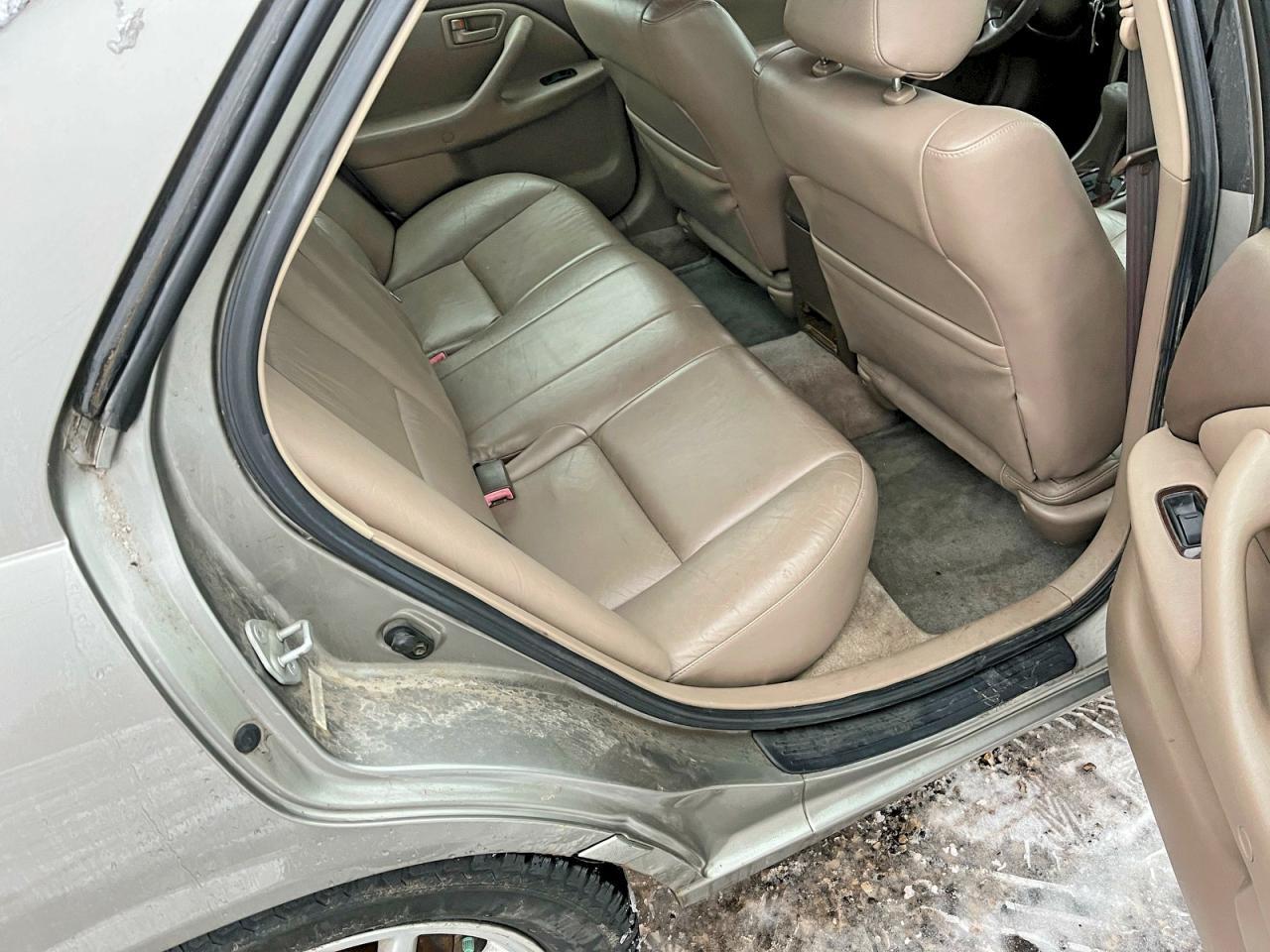 2000 Toyota Camry Le - Image 6