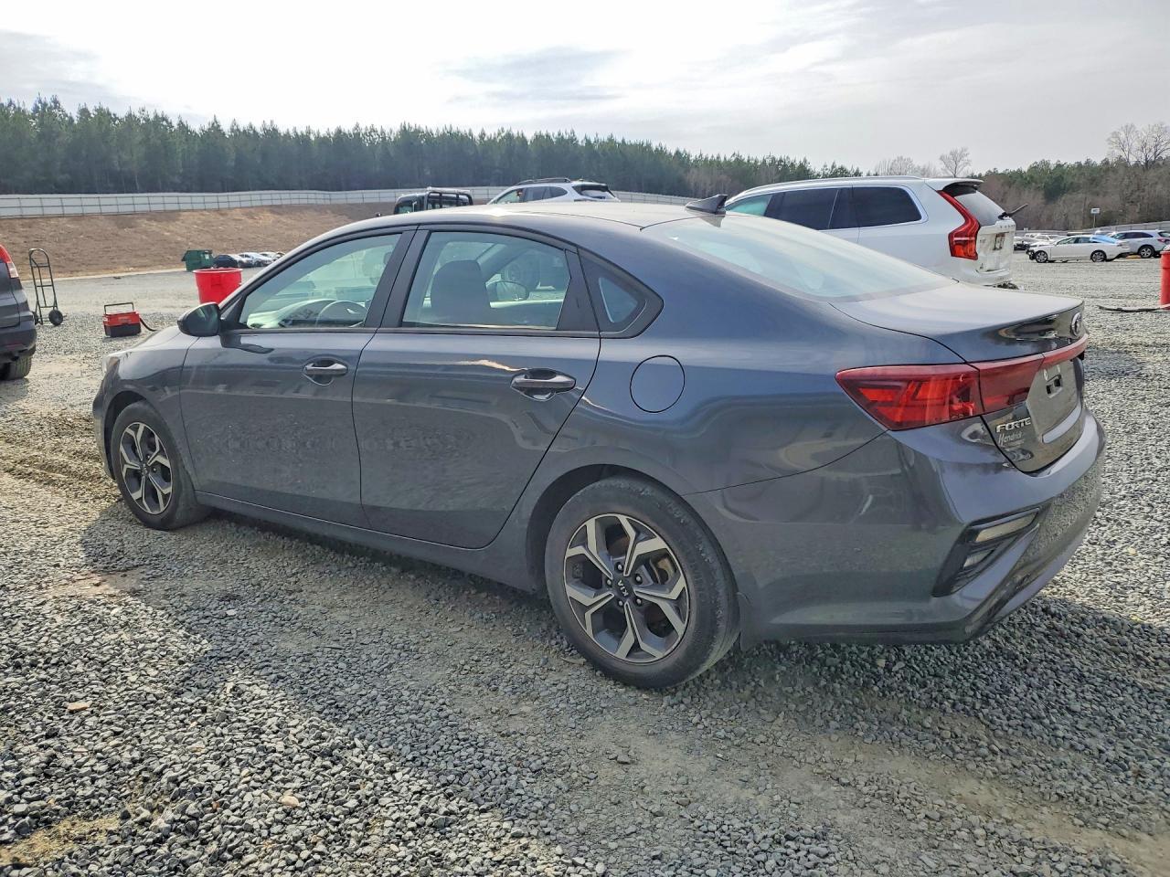 2021 Kia Forte Lxs - Image 2