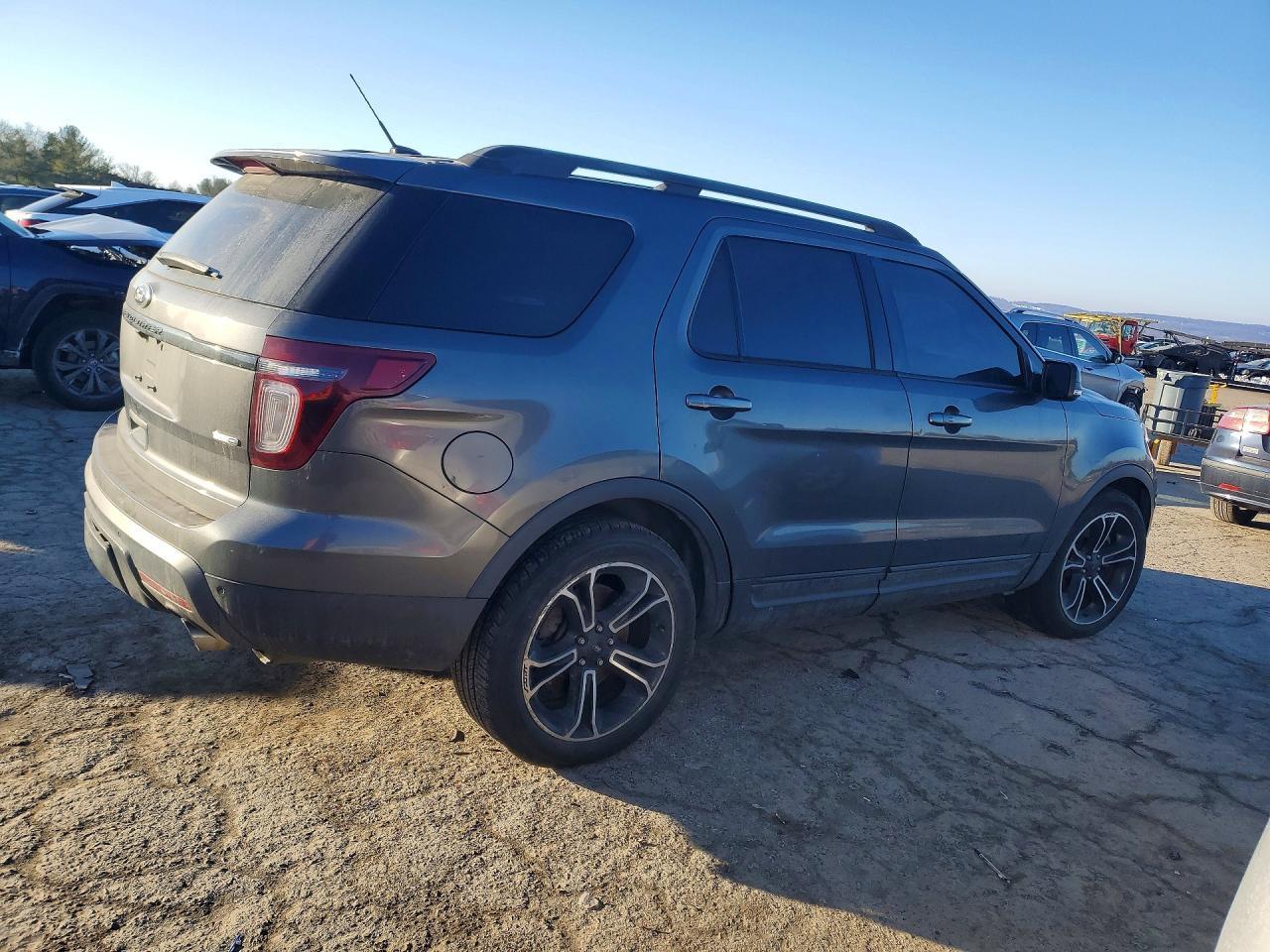 2015 Ford Explorer Sport - Фото 3