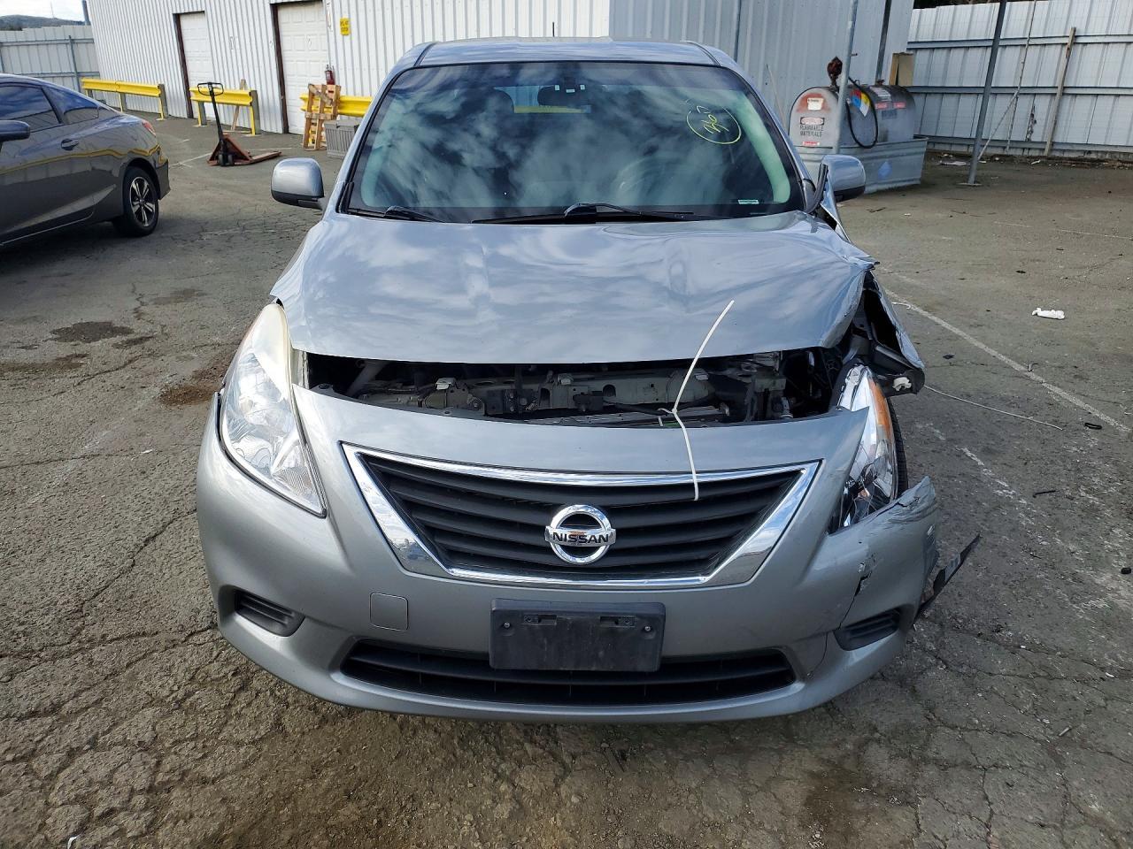 2013 Nissan Versa S - Фото 5