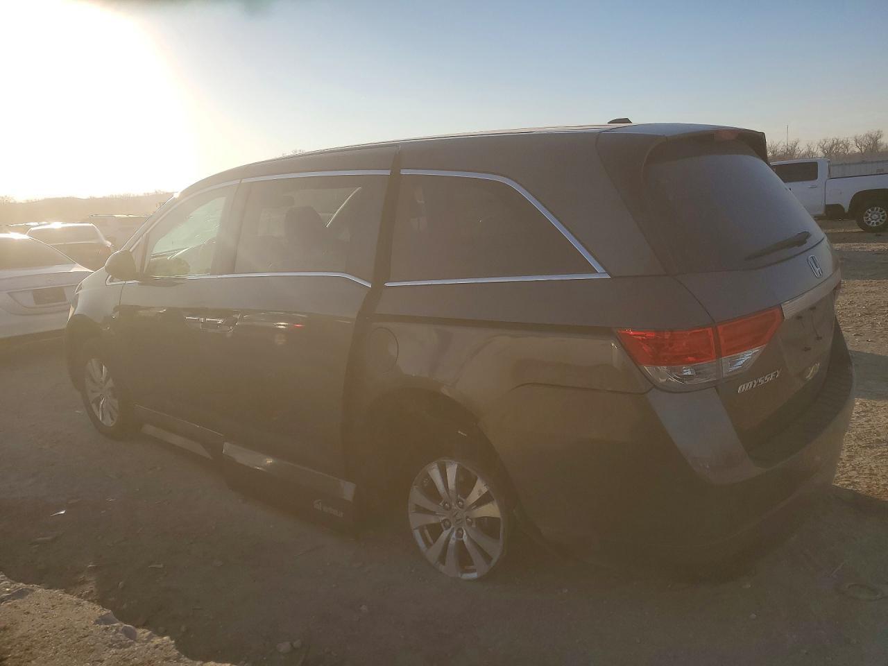 2014 Honda Odyssey Exl - Image 2